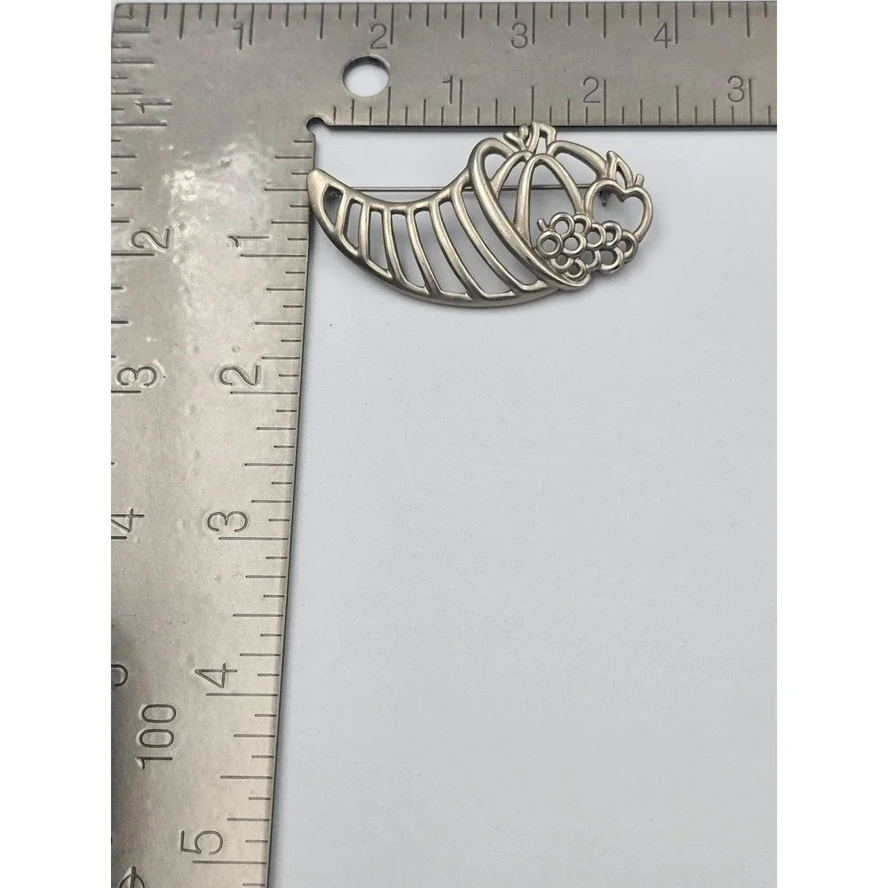 Vintage Silver Tone Cornucopia Horn‎ of Plenty Harvest Brooch Pin Thanksgiving